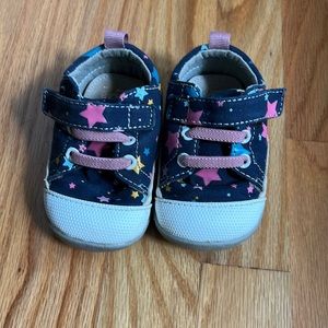 See Kai Run Stevie first walkers, size 4 star pattern
